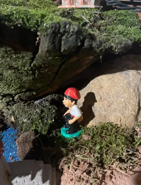 Tượng Caganer Truyền Thống Cho Hang Đá Giáng Sinh - Image 1