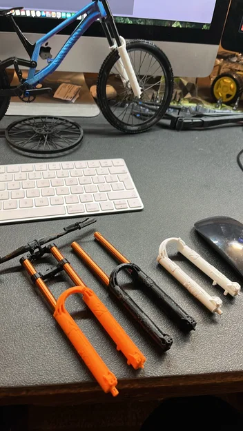 YT Tues - Mô hình xe đạp Downhill thu nhỏ - Image 4