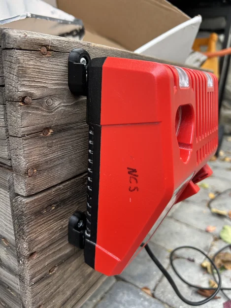 Giá treo tường cho sạc Milwaukee (Dễ dàng lắp đặt) - Image 1