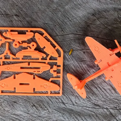 Mô hình máy bay chiến đấu lắp ráp dạng Kitcard độc đáo