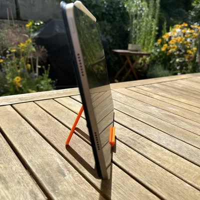 Giá đỡ điện thoại hoặc máy tính bảng có thể gấp gọn