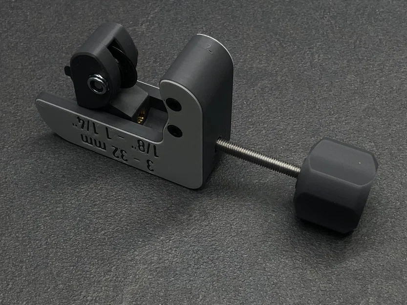 Dụng cụ cắt ống nhỏ gọn: Chính xác và đa năng cho ống PVC, đồng và nhôm - Image 3