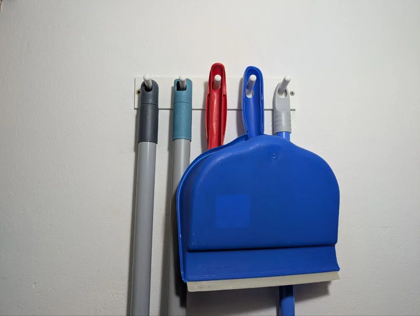 Móc treo chổi gắn tường - Image 1