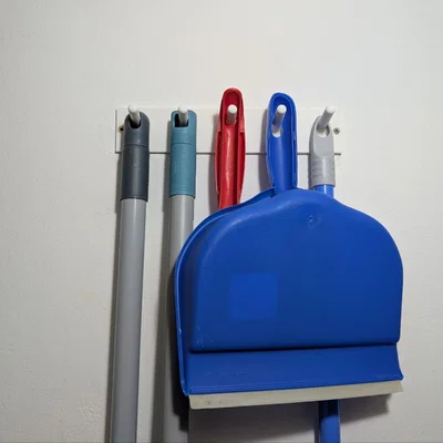 Móc treo chổi gắn tường