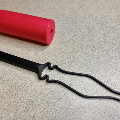 Dụng cụ hỗ trợ cài nút áo (Button hook)