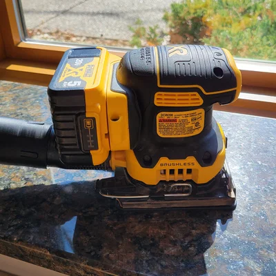 Adapter hút bụi xoay kèm chốt chặn cho máy DeWalt DCW200