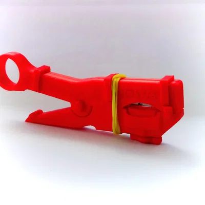 Dụng cụ tuốt dây điện bằng lưỡi dao lam (V2)