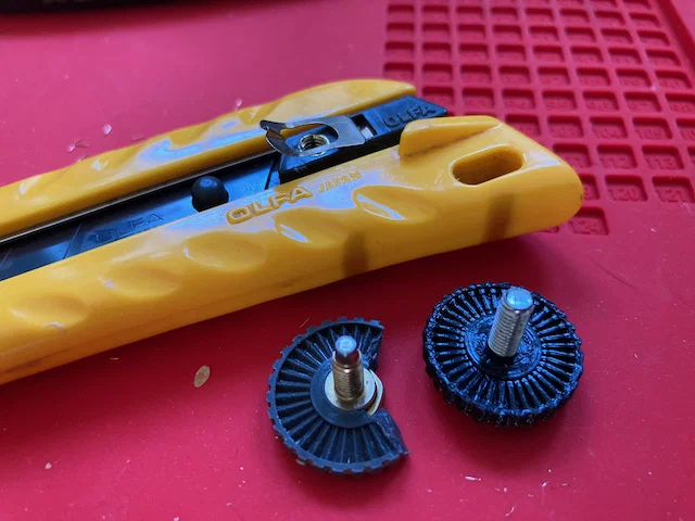 Núm vặn thay thế cho dao rọc giấy OLFA L-1 - Image 2