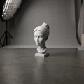 Graceful Muse – Tượng Bán Thân Nữ Thanh Lịch - Thumbnail 1