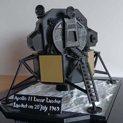 Mô hình tàu đổ bộ mặt trăng Apollo 11