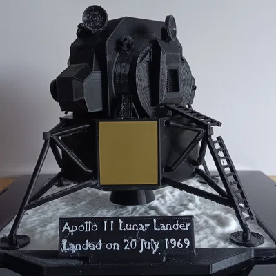 Mô hình tàu đổ bộ mặt trăng Apollo 11