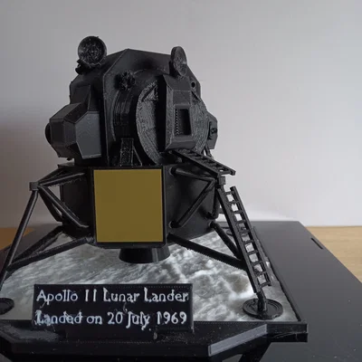 Mô hình tàu đổ bộ mặt trăng Apollo 11