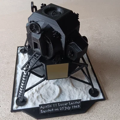 Mô hình tàu đổ bộ mặt trăng Apollo 11