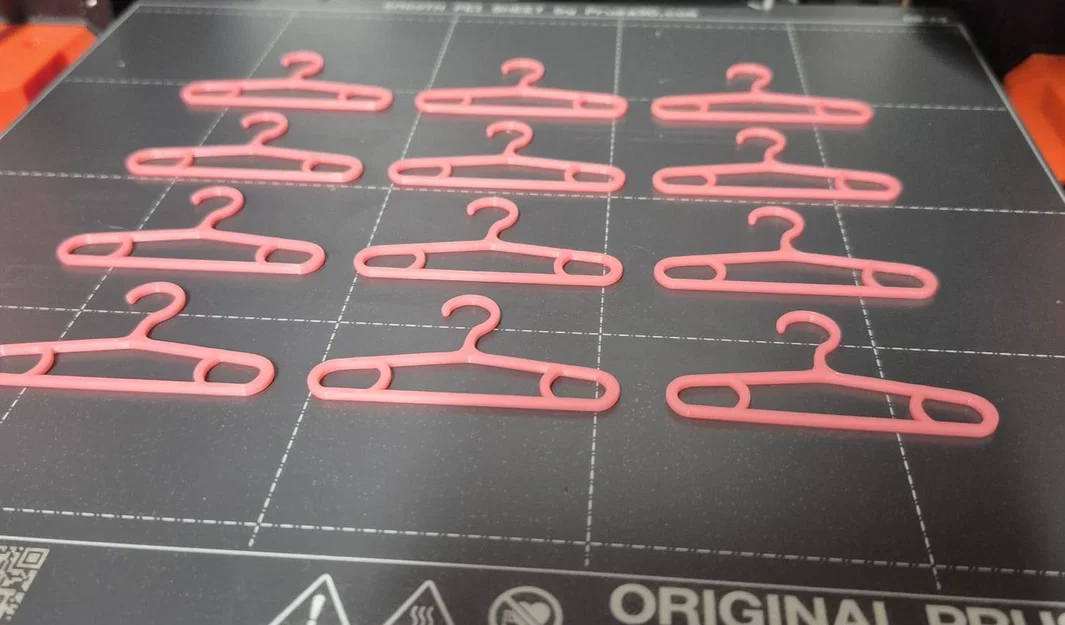 Móc treo quần áo búp bê Barbie 3D - Giải pháp sắp xếp đồ chơi thông minh - Image 1