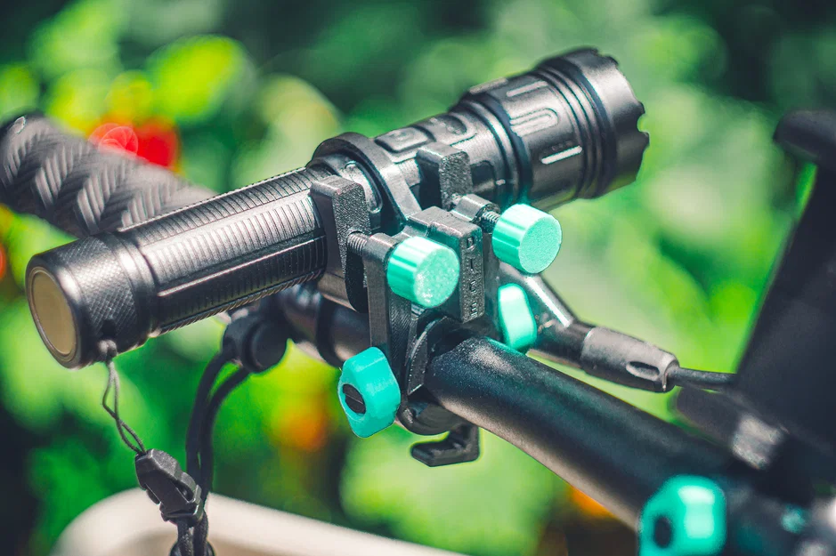 Giá đỡ / Ngàm gắn đèn pin cho xe đạp V2 - Image 2