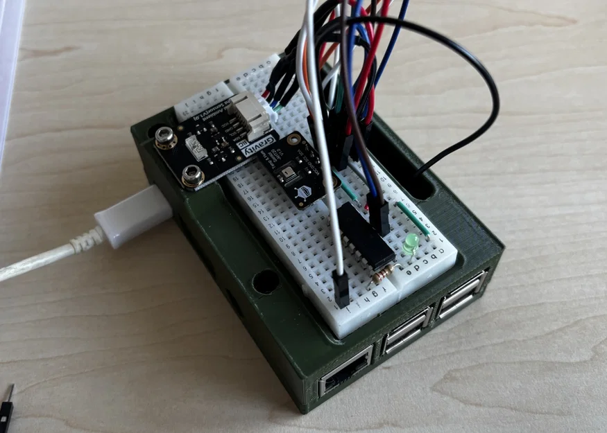 Vỏ bảo vệ Raspberry Pi 3B tích hợp đế gắn Breadboard - Image 2