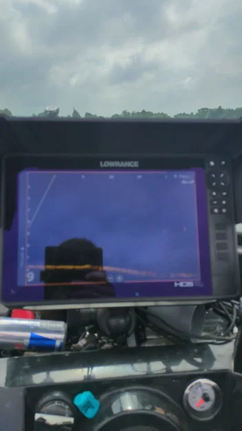 Tấm che nắng Lowrance HDS 12: Phụ kiện hữu ích cho tàu câu cá - Image 1