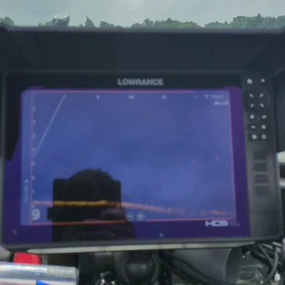 Tấm che nắng Lowrance HDS 12: Phụ kiện hữu ích cho tàu câu cá