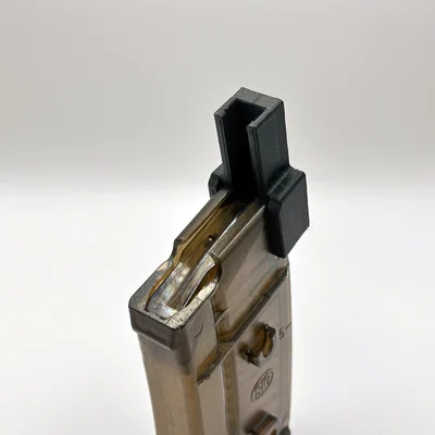 Dụng cụ hỗ trợ nạp đạn cho súng trường Sturmgewehr 90 (STGW 90)