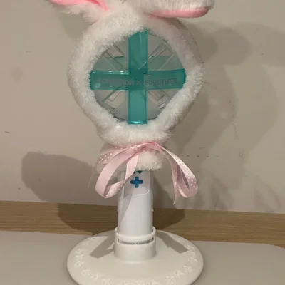 Đế giữ Lightstick TXT - Phụ kiện trưng bày tuyệt đẹp cho MOA
