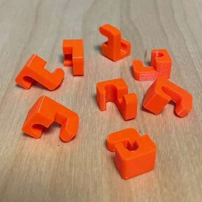 Kẹp giữ dây cáp cho bảng treo Ikea Skadis