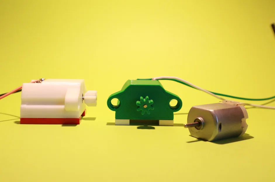 Vỏ hộp Brikkitron tương thích Lego cho động cơ loại 130 - Image 1