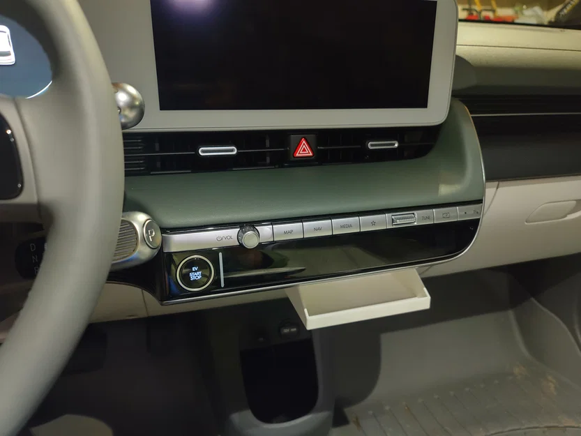 Khay đựng đồ gắn dưới táp-lô cho Hyundai Ioniq 5 - Image 1