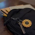 Móc khóa hình hoa hướng dương - Thumbnail 1