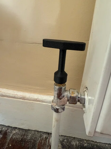 Chìa khóa vặn van radiator UK 3.7*7mm - Image 1