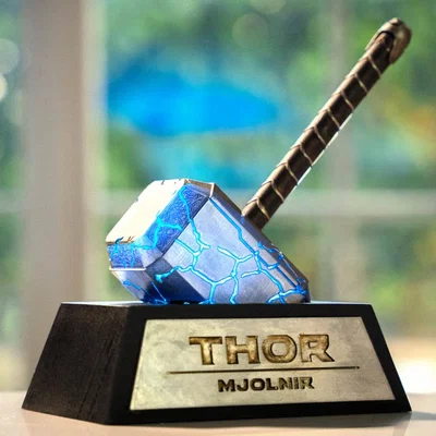 Mô hình Mjolnir nứt phát sáng của Thor