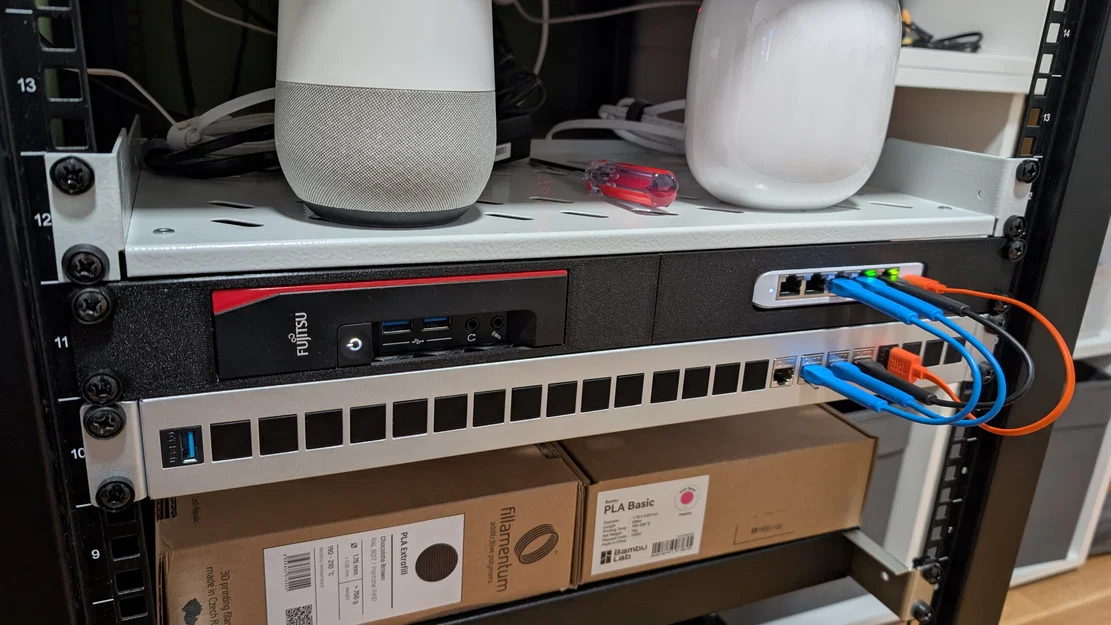 Fujitsu Futro S740 - Giá đỡ rack 19-inch dạng module - Image 1