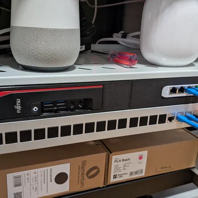 Fujitsu Futro S740 - Giá đỡ rack 19-inch dạng module