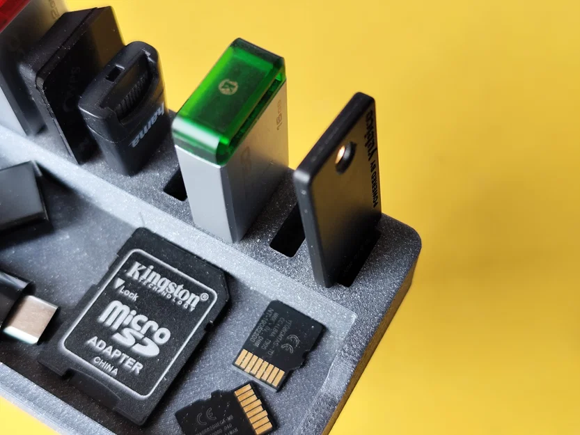 Khay đựng USB và phụ kiện nhỏ gọn cho bàn làm việc (Tray with USB Storage) - Image 3