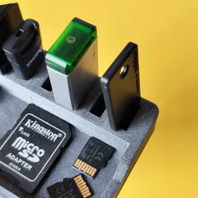 Khay đựng USB và phụ kiện nhỏ gọn cho bàn làm việc (Tray with USB Storage)