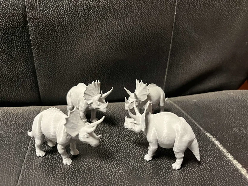 Mô hình khủng long Triceratops - Image 1