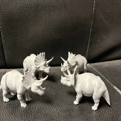 Mô hình khủng long Triceratops