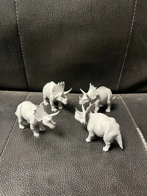 Mô hình khủng long Triceratops - Image 3