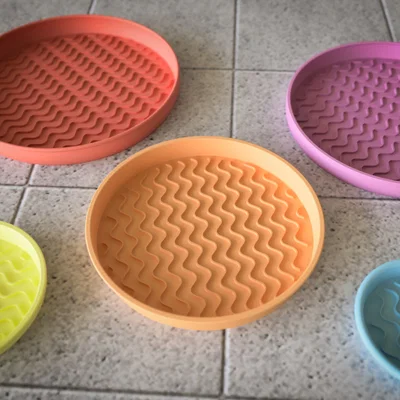 Đĩa lót chậu cây dạng tròn với nhiều kích thước và kiểu viền đa dạng