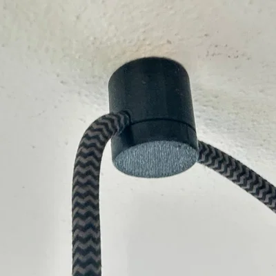 Giá treo dây điện trần nhà kiểu dáng tối giản nhưng sang trọng