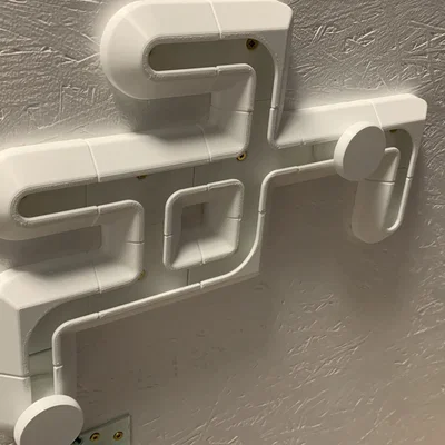 Mô hình mê cung Busy Board Labyrinth cho bé tự chơi tại nhà