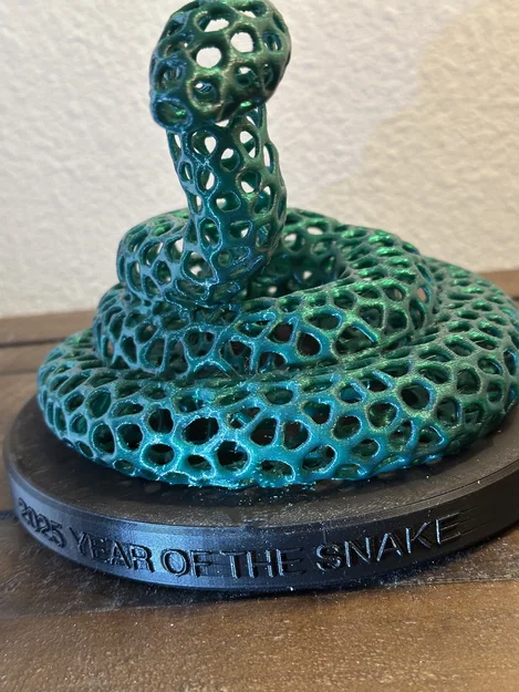 Năm Rắn 2025! Phong cách Voronoi. - Image 1