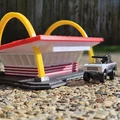 Mô hình cửa hàng McDonalds cổ điển tỉ lệ 1:64 cho dân chơi mô hình - Thumbnail 1