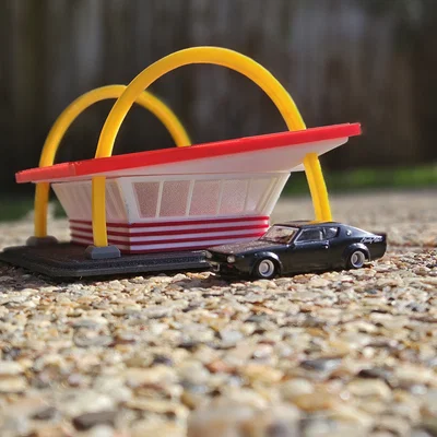 Mô hình cửa hàng McDonalds cổ điển tỉ lệ 1:64 cho dân chơi mô hình