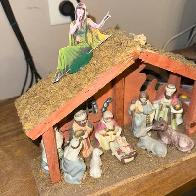 Mô hình Taylor Swift Folklore Nativity
