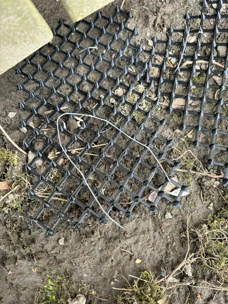 Chông gai ngăn chặn thỏ và thú cưng (Rabbit Deterrent) - Image 2