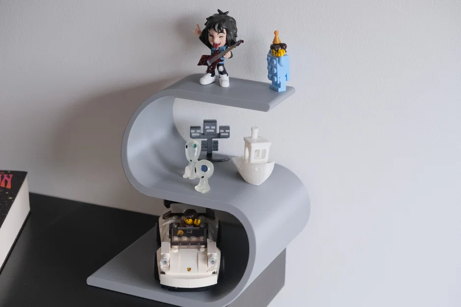 Kệ trưng bày dáng uốn lượn (Swoopy display shelf) cho mô hình và đồ sưu tập - Image 3