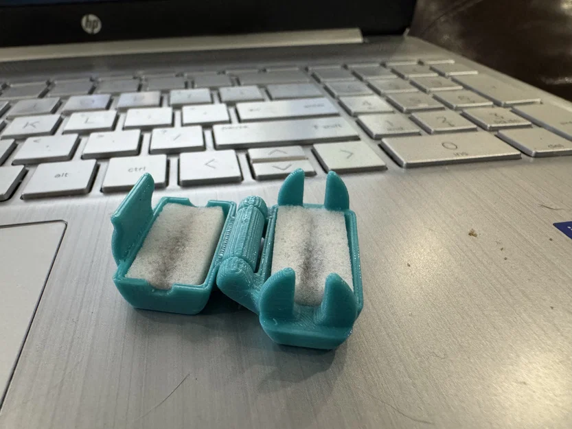 Bộ lọc bụi sợi nhựa in 3D có cánh dẫn hướng (Filament Cleaner) - Image 1