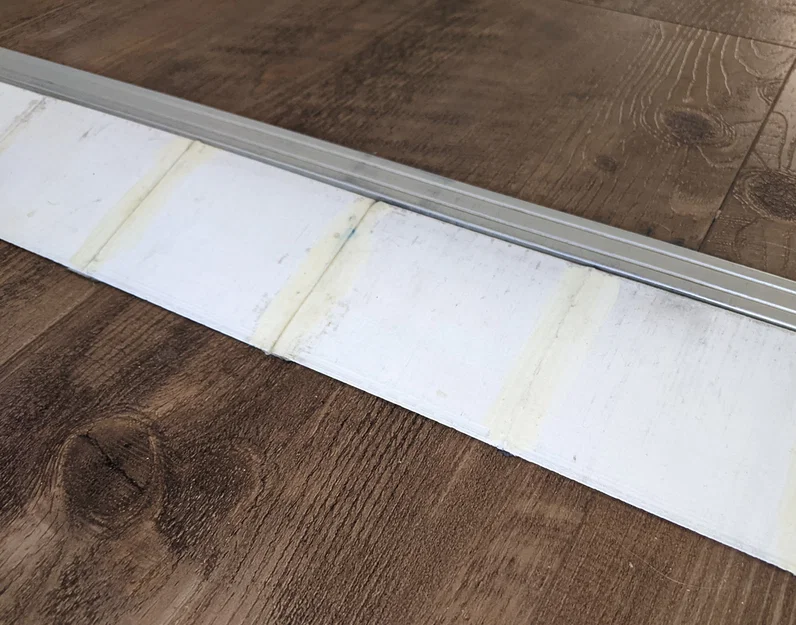 Cầu dẫn dốc hỗ trợ robot hút bụi vượt ngưỡng cửa tiện lợi - Image 1