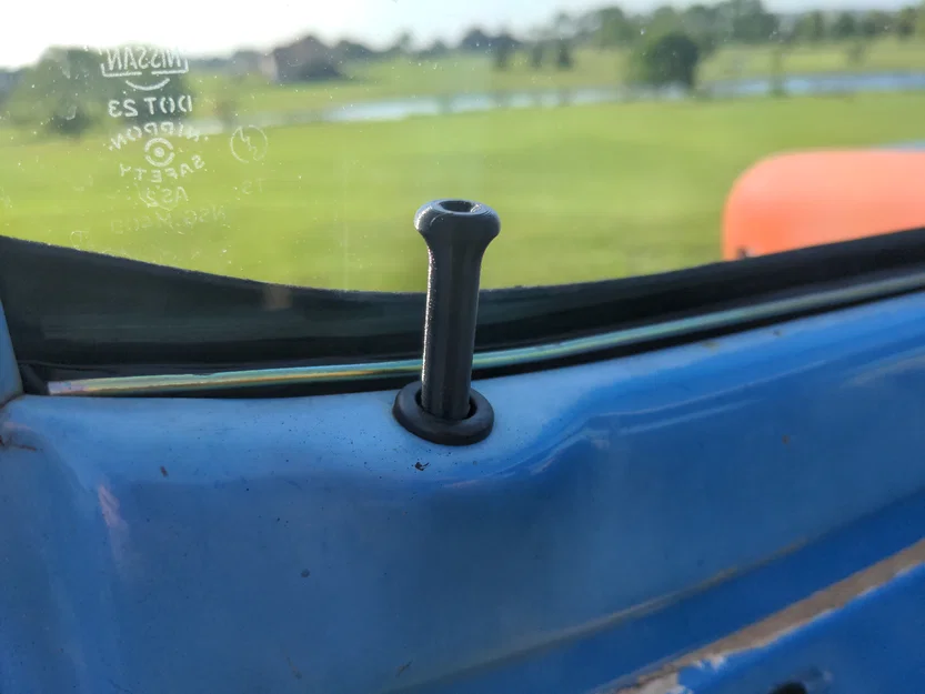 Chốt khóa cửa Datsun 620 - Image 1