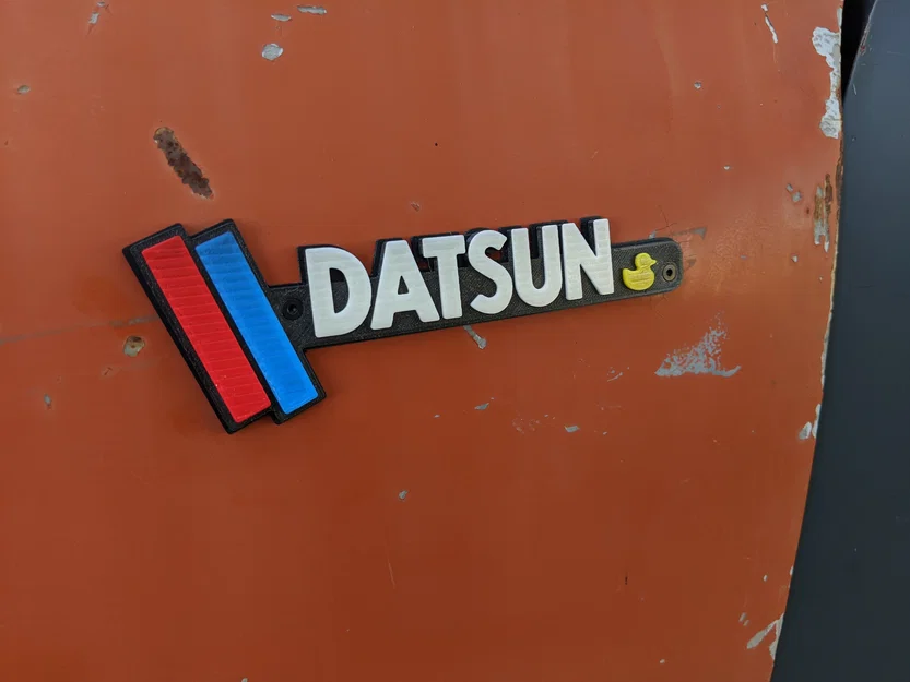 Logo Chắn Bùn Tùy Chỉnh Cho Datsun 620 - Image 1